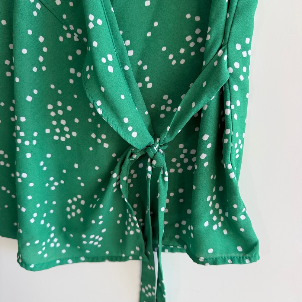 All in Favor Polka Dot Ruffle Wrap Top Size Medium M Green White Short Sleeve - Picture 5 of 12